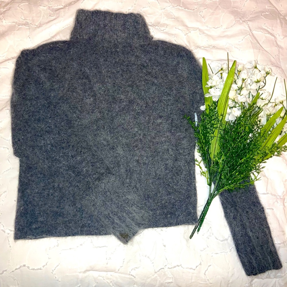 Q&A Lambs wool and Angora rabbit fur Sweater